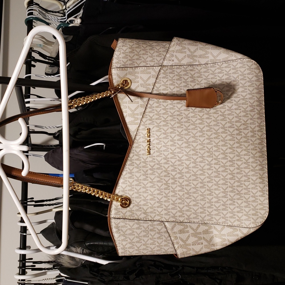 🧿Michael Kors Monogram Cream and Tan Tote